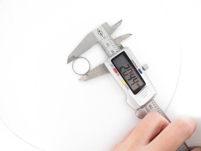 Bague 53 bague POMELLATO alliance lucciole 6 saphirs bleus t53 or blanc 58 Facettes 244394