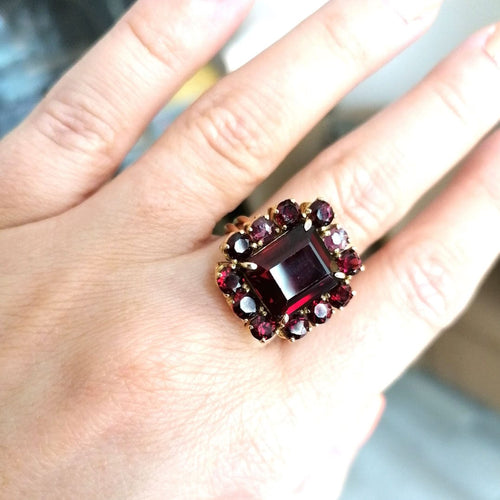 Bague Bague or jaune et grenats 58 Facettes