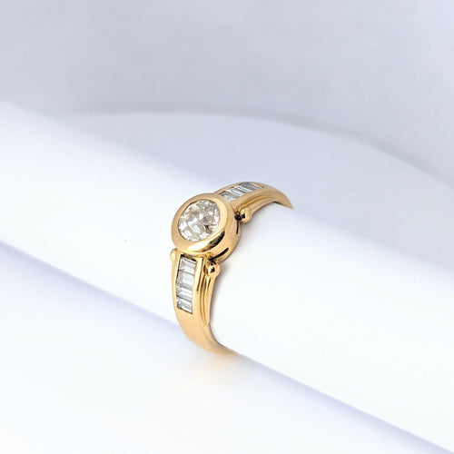 Bague Bague en or jaune et diamants 58 Facettes 5581