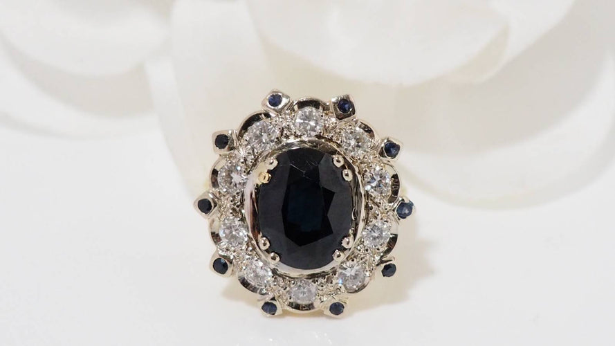 Bague 49 Bague entourage en or jaune, saphir ovale et diamants 58 Facettes 31888