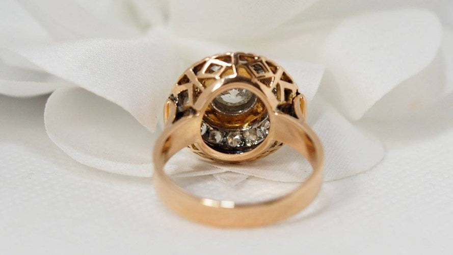 Bague Bague Rétro entourage or bicolore diamants 58 Facettes 30851