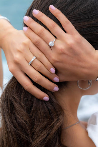 Bague 52.5 Bague Demi alliance or blanc Diamant 58 Facettes 2432013CN