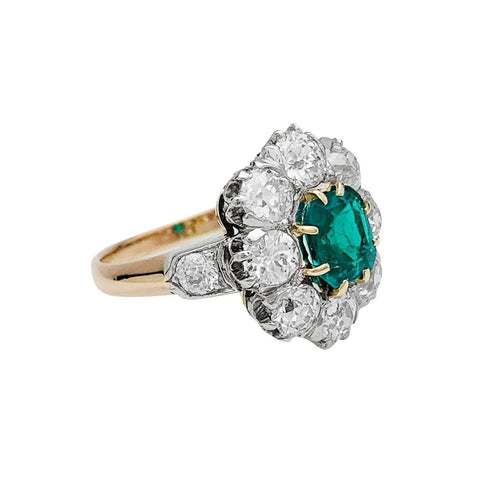 Bague 52 Bague marguerite émeraude entourage diamants. 58 Facettes 30754