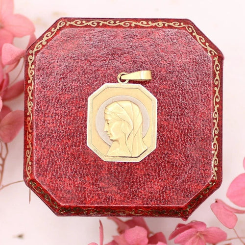 Pendentif Médaille religieuse octogonale Vierge de profil auréolée d’or blanc 58 Facettes