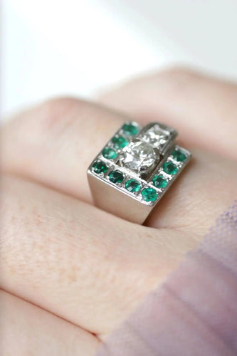 Chevalière Art Deco émeraudes et diamants 58 Facettes