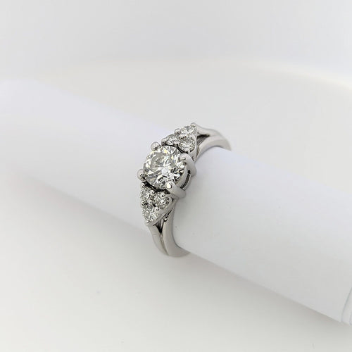 Bague Bague en or blanc et diamants 58 Facettes 25111