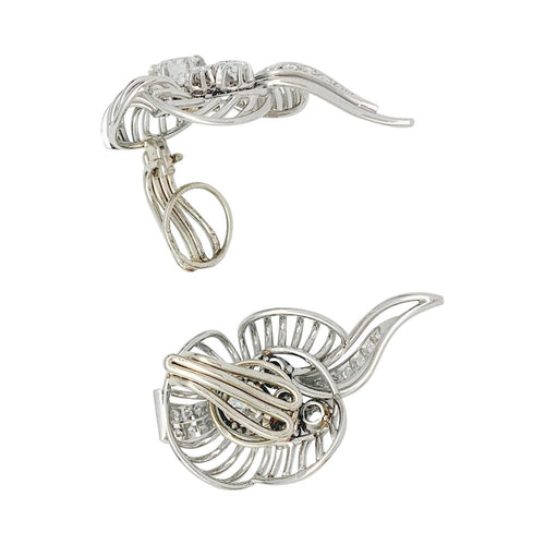 Boucles d'oreilles Boucle d'oreilles volutes en platine, or blanc et diamants. 58 Facettes 31660