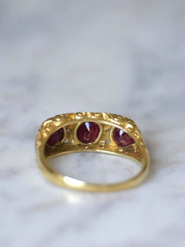 Bague jarretière rubis birmans et diamants 58 Facettes