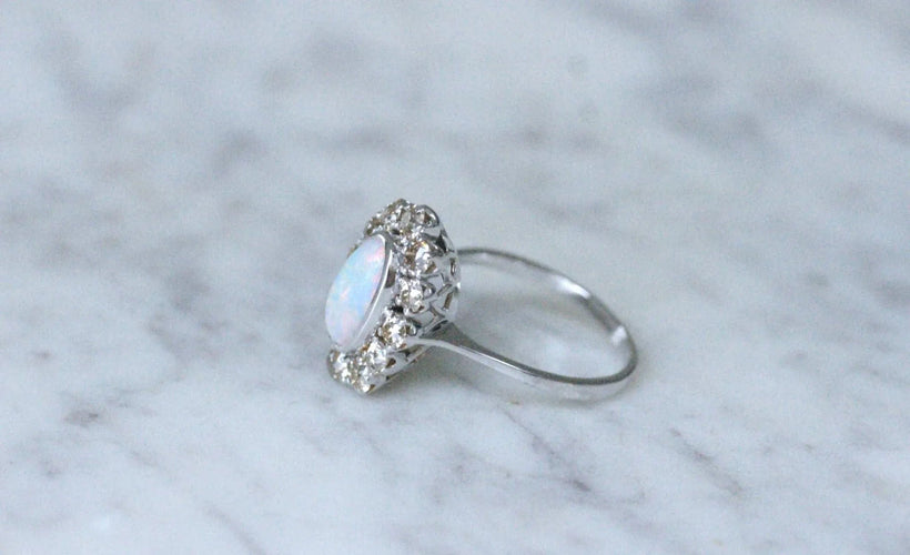 Bague Bague marguerite opale entourage diamants 58 Facettes