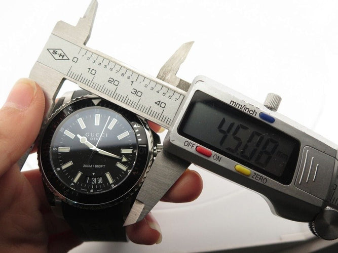 Montre montre GUCCI dive acier caoutchouc noir boite quartz 58 Facettes 256002