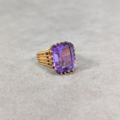 Bague Bague en or jaune et Améthyste 58 Facettes 18690