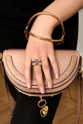 Bague Bague en or jaune, gris, rubis et diamants "Folles années" 58 Facettes 1828