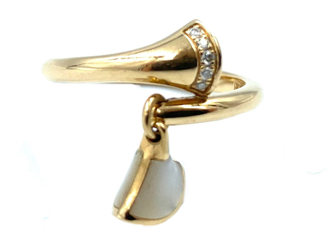 Bague BVLGARI. Bague Diva’s dream or rose, diamants et nacre 58 Facettes