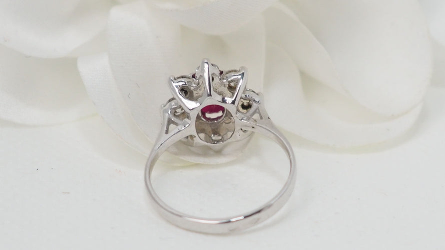 Bague 56 Bague entourage or blanc rubis ovale diamants 58 Facettes 32327