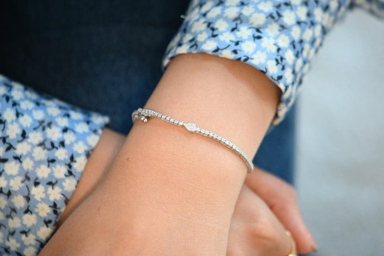 Bracelet Bracelet tennis or blanc Diamant poire 58 Facettes