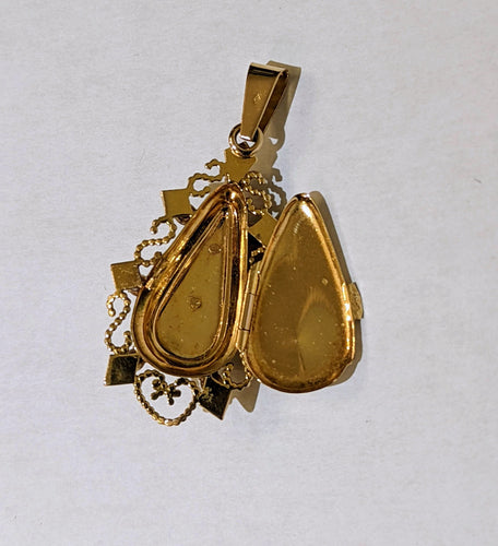 Pendentif Pendentif boite à secrets en or et perles 58 Facettes