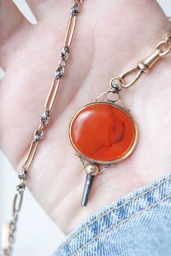 Pendentif Clef de montre ancienne or rose et cornaline 58 Facettes