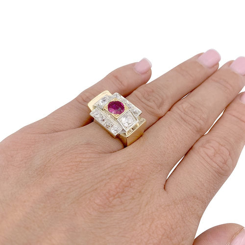 Bague 53 Bague Tank en or jaune, platine, rubis et diamants. 58 Facettes 33120