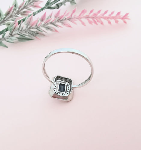 Bague 61 Bague rectangulaire à pans coupés Saphirs Diamants 58 Facettes AA 1591