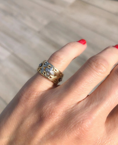 Bague Bague Motifs fleurs Or Jaune Ciselé 58 Facettes