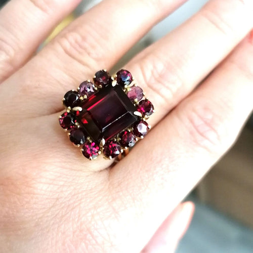 Bague Bague or jaune et grenats 58 Facettes