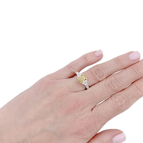 Bague 53 Bague diamant Fancy Intense Yellow, deux ors. 58 Facettes 32606