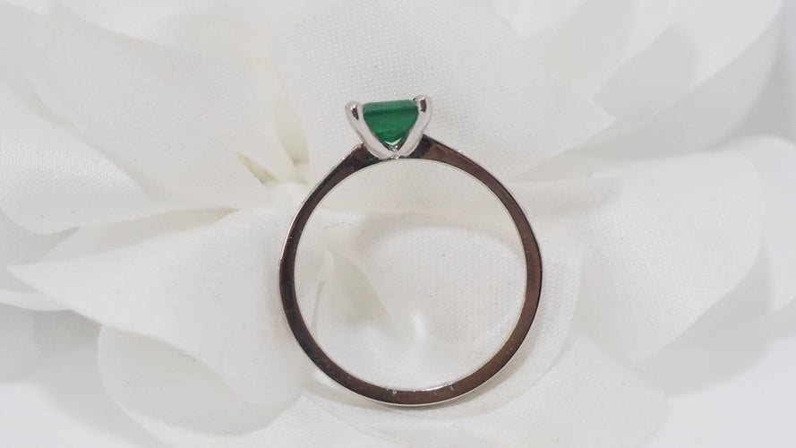 Bague Bague en or blanc, émeraude et diamants 58 Facettes 30944