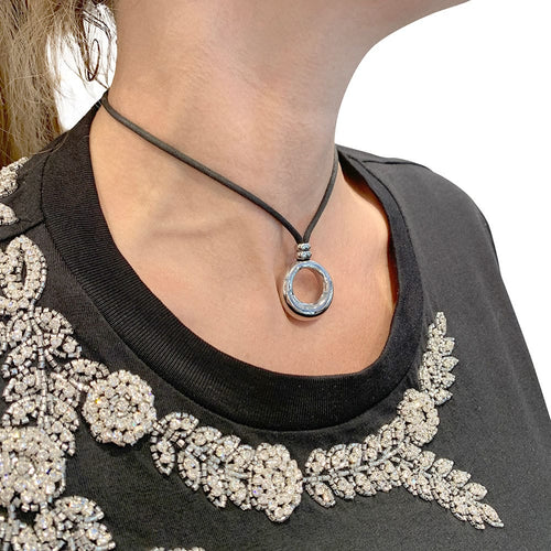 Collier Collier Chaumet, "Anneau", or blanc et satin. 58 Facettes 31608