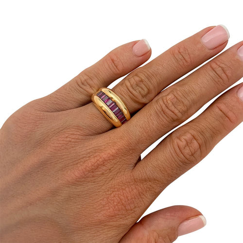 Bague 55 Bague Cartier, "Odin", or jaune, rubis calibrés. 58 Facettes 31711