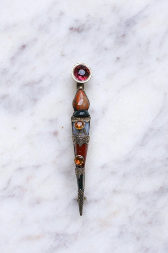 Broche Surin Ecossaise ancienne en argent, grenat, citrine, jaspe, et agate 58 Facettes