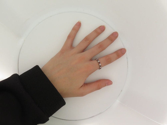 Bague 54 bague alliance 10 diamants et rubis empilable t54 or blanc 18k 58 Facettes 256926