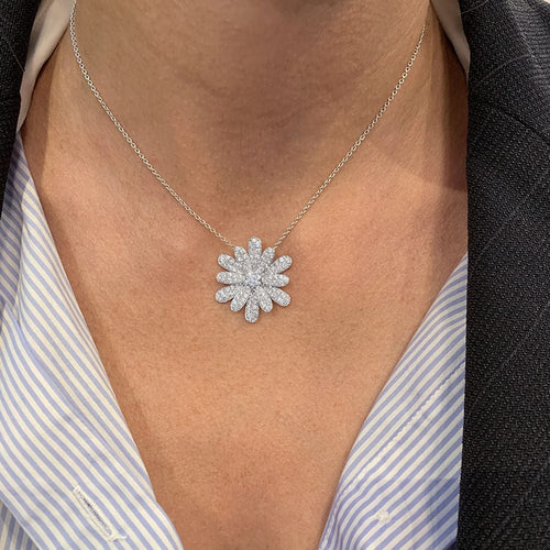 Pendentif Pendentif Poiray "Flower" en or blanc et diamants. 58 Facettes 31065