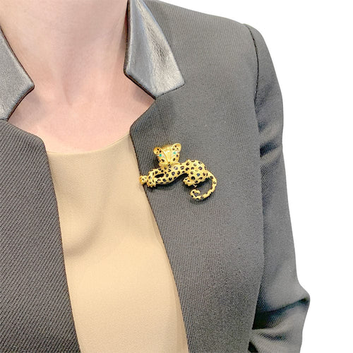 Broche Broche Fred "Léopard" en or jaune, diamants, émail et émeraudes. 58 Facettes 32381