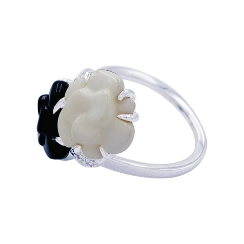 Bague 51 Bague Chanel, "Toi & Moi - Mini Camélia sculpté", or blanc, diamants. 58 Facettes 32413