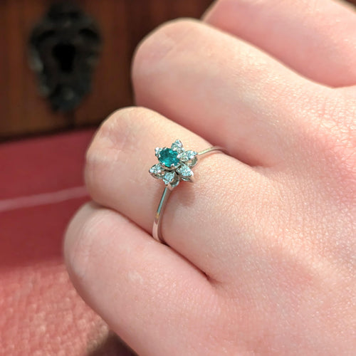 Bague 59 Bague Marguerite Or Blanc Diamants Emeraude 58 Facettes 27850