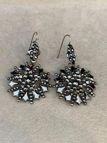 Boucles d'oreilles Anciennes Boucles d'Oreilles En Pointes d'Acier 58 Facettes 569593