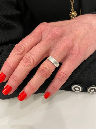 Bague BAGUE MODERNE PAVAGE DIAMANTS 58 Facettes 048671