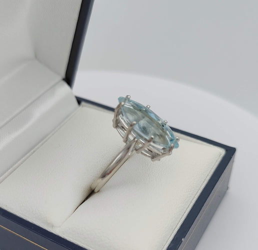 Bague 50 Bague or 18K avec aigue marine taille marquise 58 Facettes