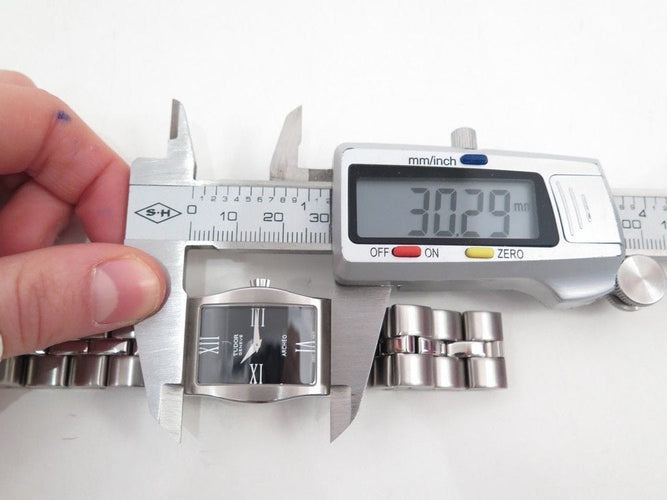 Montre montre TUDOR archeo 30210 tonneau acier femme 30 mm quartz 58 Facettes 193239