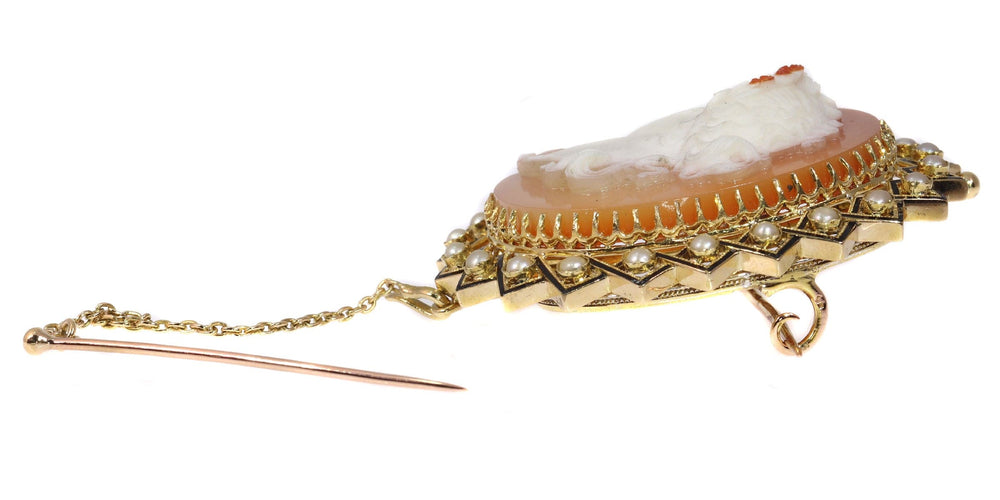 Broche Broche camée or, perles émail noir 58 Facettes 19176-0039