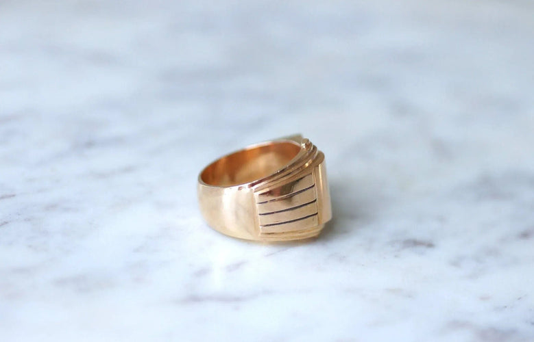 Bague Chevalière Tank en or rose 58 Facettes