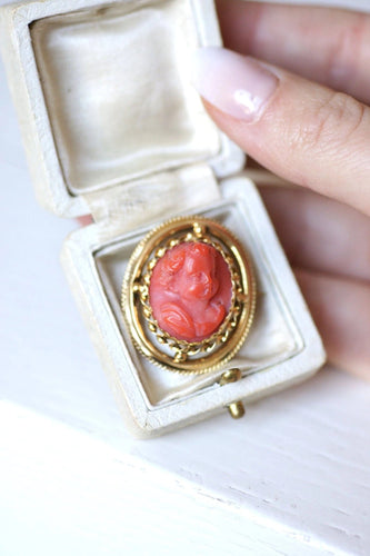 Broche ancienne en or jaune et camée ange en corail 58 Facettes