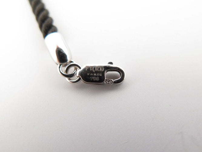 Collier collier FRED pendentif mouvemente or blanc 18k diamant cordon noir t50 58 Facettes 250364