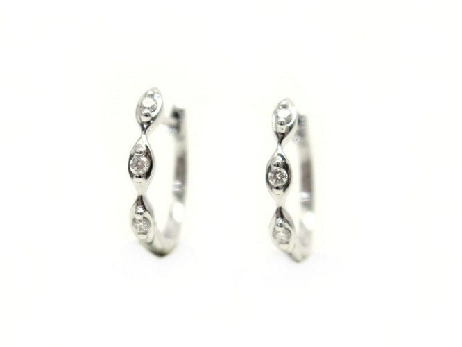 Boucles d'oreilles boucles d'oreilles DJULA creoles en or blanc 18k et diamants 58 Facettes 254315
