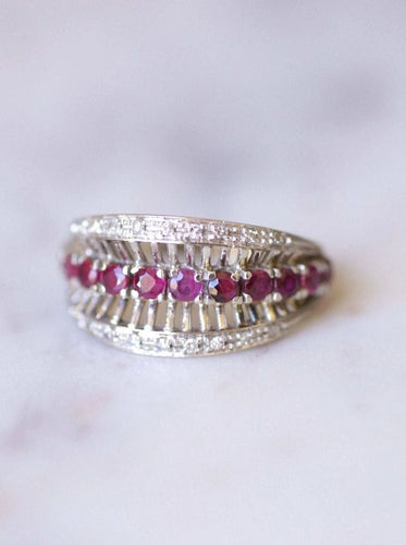 Bague Bague bandeau vintage en or gris, rubis, et diamants 58 Facettes