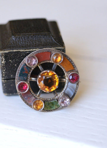 Broche Broche ronde Ecossaise ancienne citrine, jaspe, et agate 58 Facettes