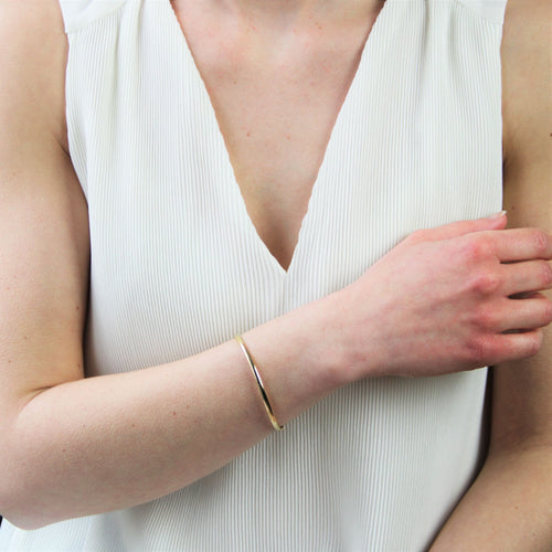 Bracelet Bracelet jonc ovale or jaune 58 Facettes CVBR37