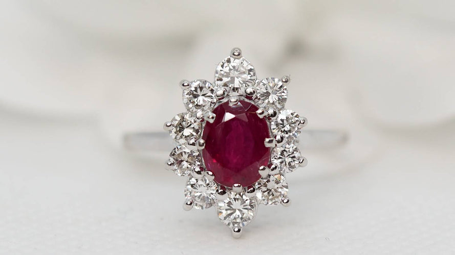 Bague Bague Marguerite or blanc et platine, rubis et diamants 58 Facettes 30387