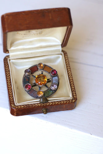 Broche Broche ronde Ecossaise ancienne citrine, jaspe, et agate 58 Facettes