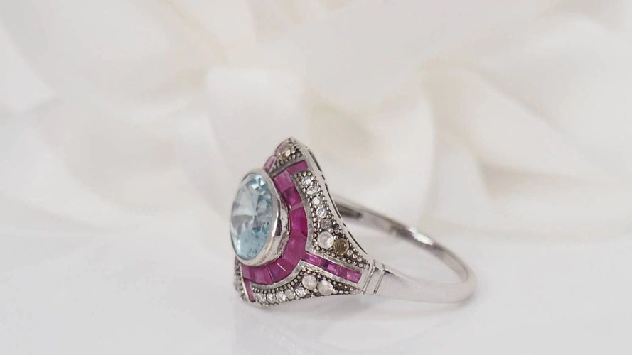 Bague Bague Art Déco or blanc et argent, aigue marine, rubis et diamants 58 Facettes 31442